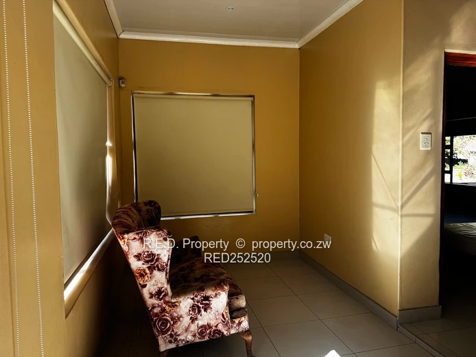 Comfortable Family Living In Hillside!