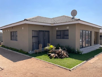 3 Bedroom Flat & Apartment