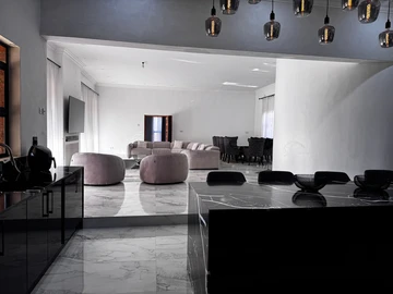 7 Bedroom House