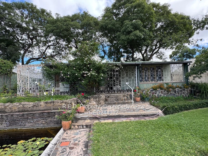 Stunning Family Residence In Hillside!