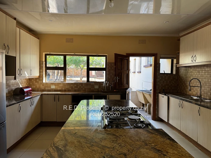 Comfortable Family Living In Hillside!