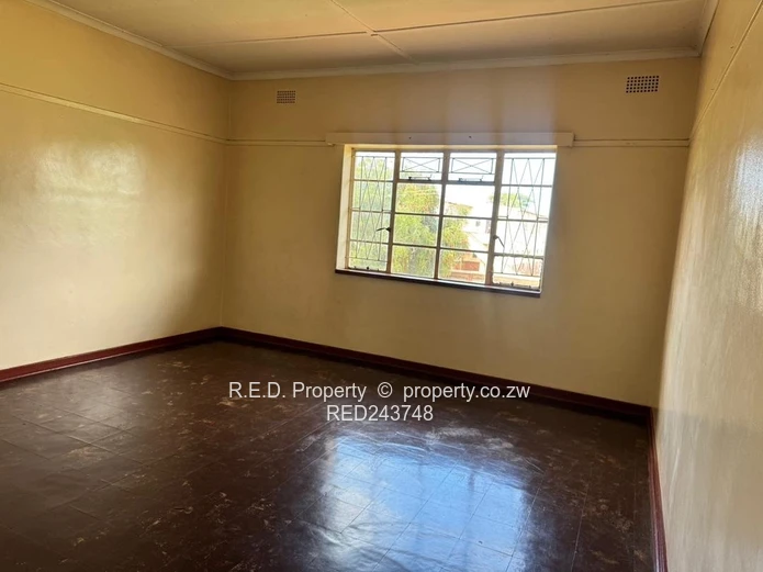 Flat to Rent In Famona!