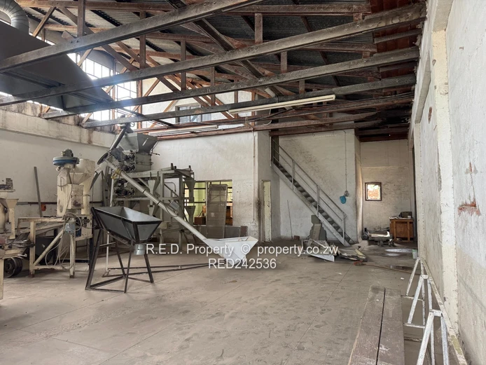 Industrial Property In a Prime Location!