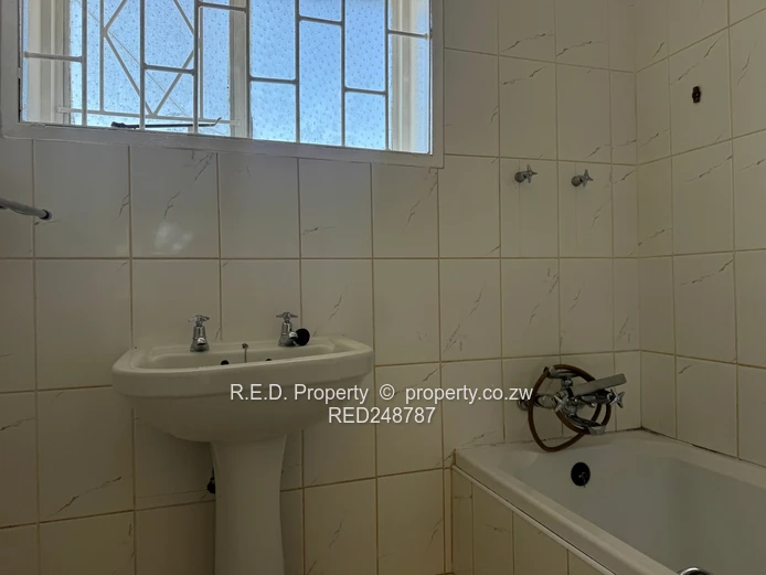 Semi- detached house To Let In Paddonhurst!