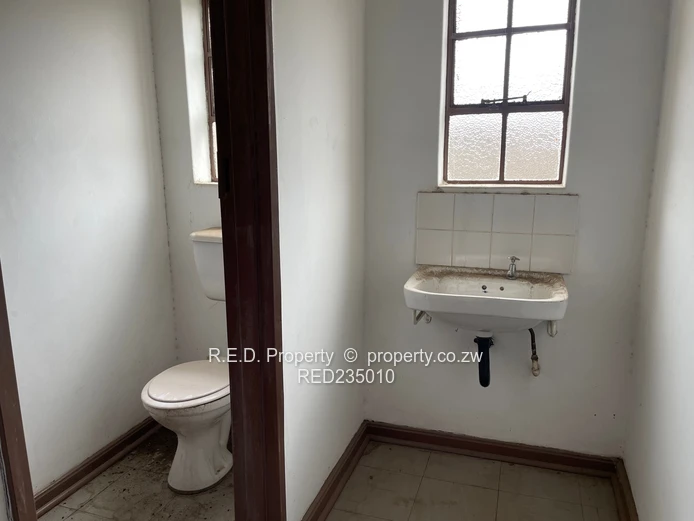 Industrial property with solid infrastructure In Kelvin 