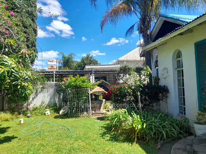  Family home with the possibility to commercial rights