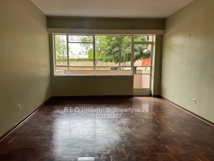 Modern 2-Bedroom Ground Floor Flat - CBD
