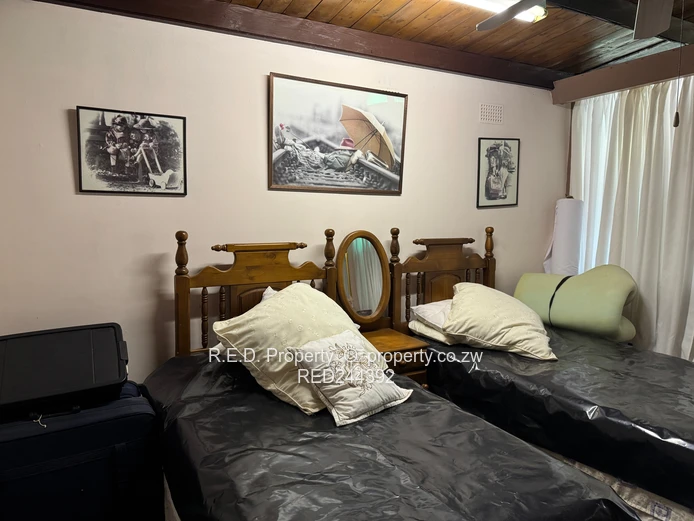 Stunning Family Residence In Hillside!