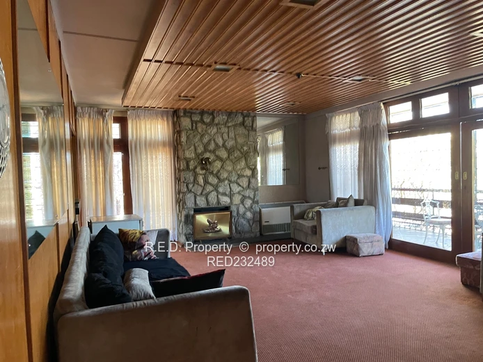 An entertainer’s paradise In Burnside!