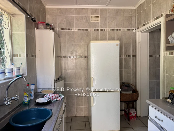 Generous land, Genuine opportunity In Burnside!