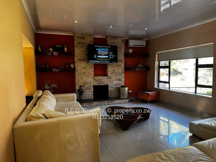 Comfortable Family Living In Hillside!