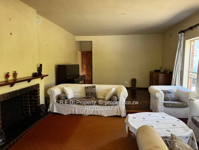 Double-Storey Family Living in Hillside!