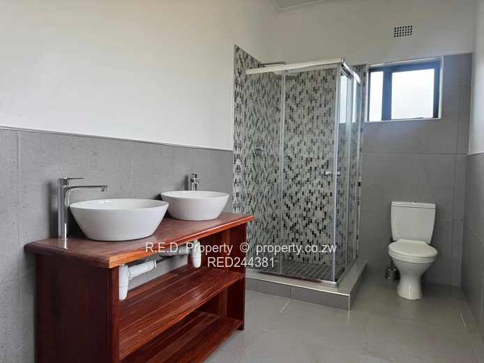 Four-Unit Townhouse Development in Hopelyn!