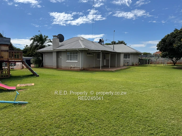 Versatile Property In Famona!