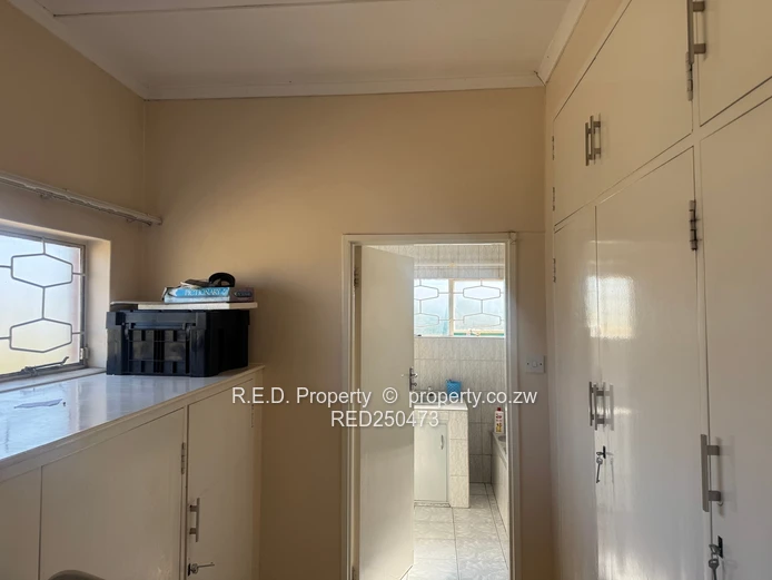 Spacious Family Home In Parklands!