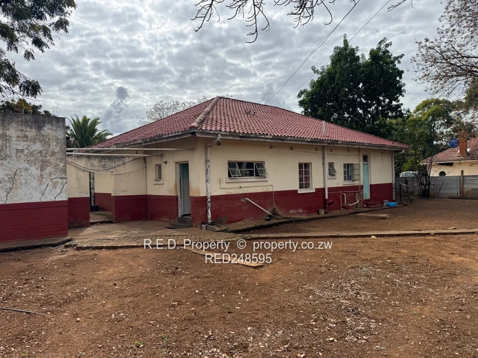 Unlock the Potential of this Famona property!