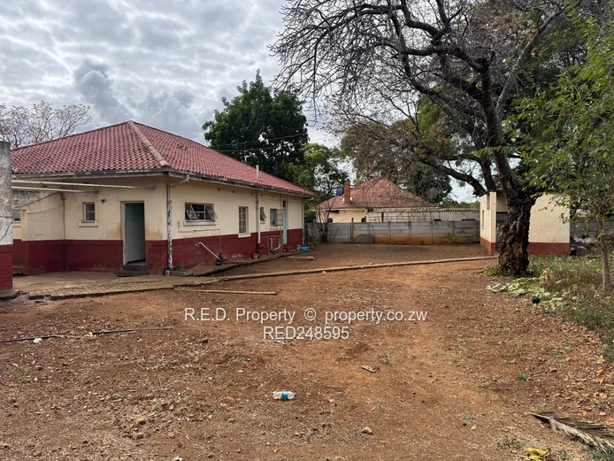 Unlock the Potential of this Famona property!