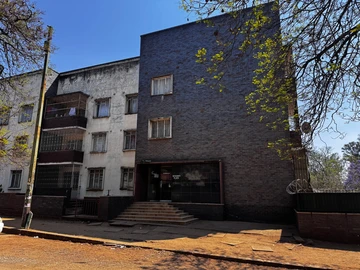 2 Bedroom Flat & Apartment