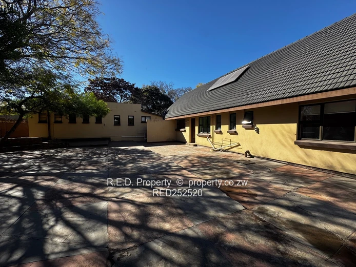 Comfortable Family Living In Hillside!