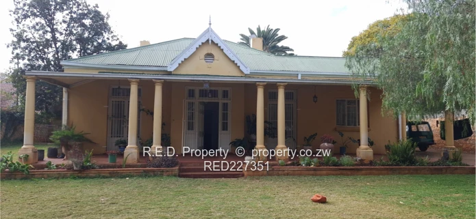 Prime Potential: Ideal for Business or Family Living!