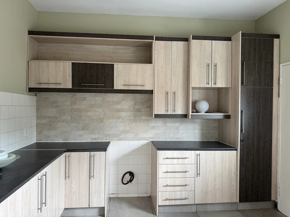 2 Bedroom Flat & Apartment