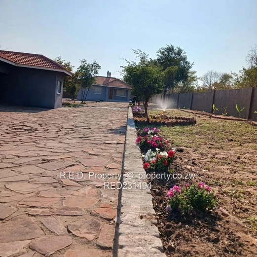 Lkeview Property In Binga