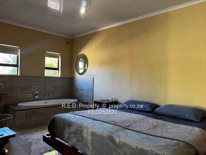 Comfortable Family Living In Hillside!