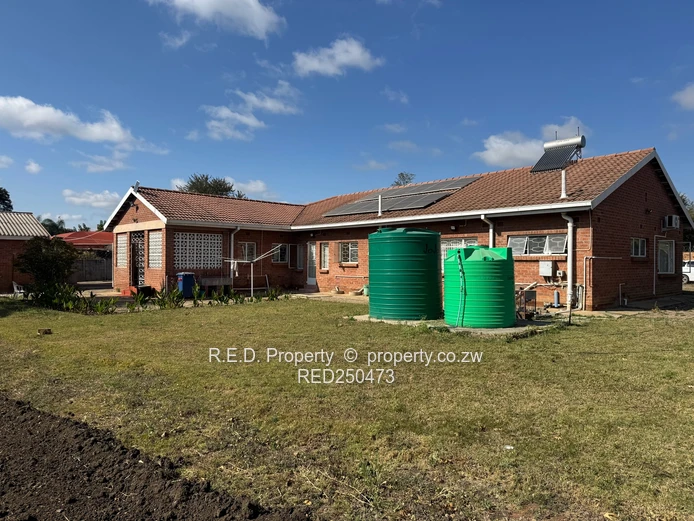 Spacious Family Home In Parklands!