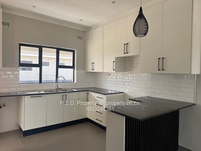 Four-Unit Townhouse Development in Hopelyn!