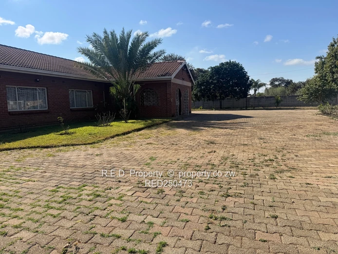 Spacious Family Home In Parklands!