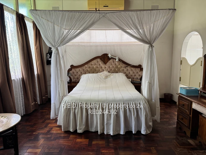 Stunning Family Residence In Hillside!