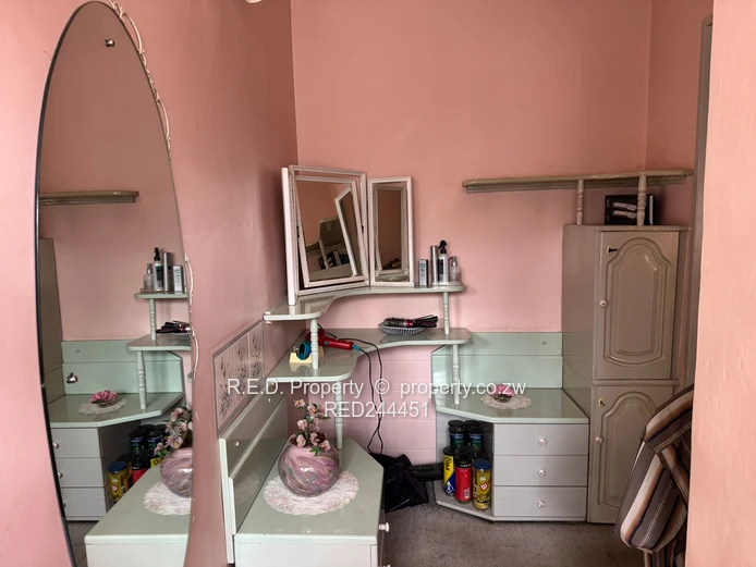 Well-Located Family Home In Woodlands!