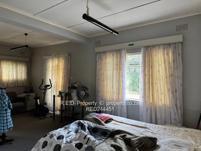 Well-Located Family Home In Woodlands!