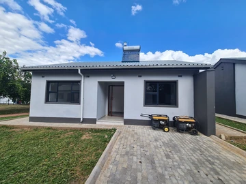 Modern 2 Bedroom Townhouse In Hillside South!