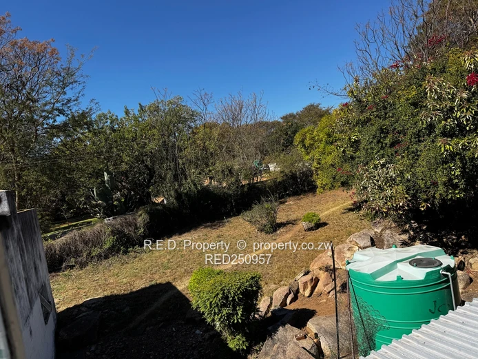 Double-Storey Family Living in Hillside!