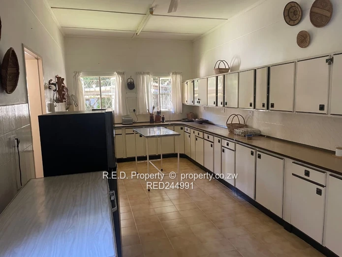 Stunning Double Storey Thatch Lodge Overlooking Msuna Bay