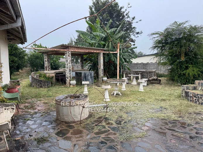 Well-Located Family Home In Woodlands!