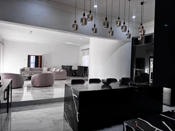 7 Bedroom House