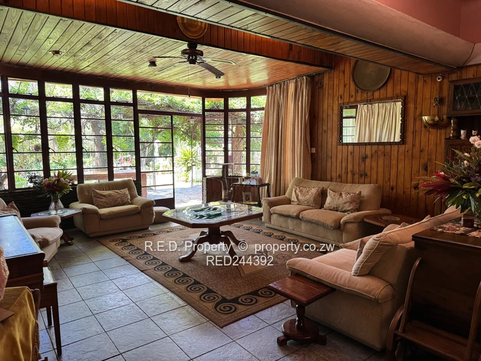 Stunning Family Residence In Hillside!