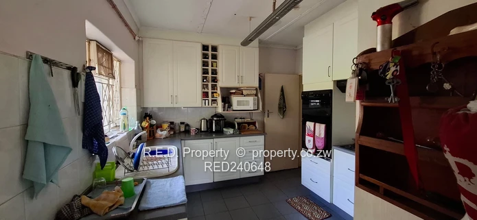 Add Your Touch to a Well-Positioned Family Home In Ilanda