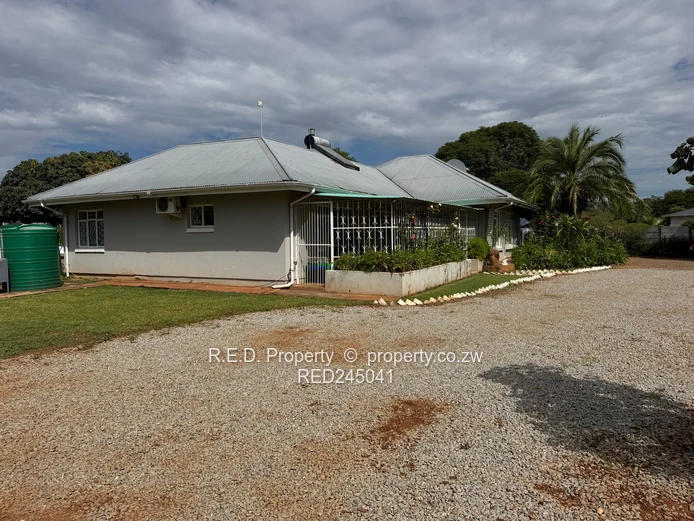 Versatile Property In Famona!