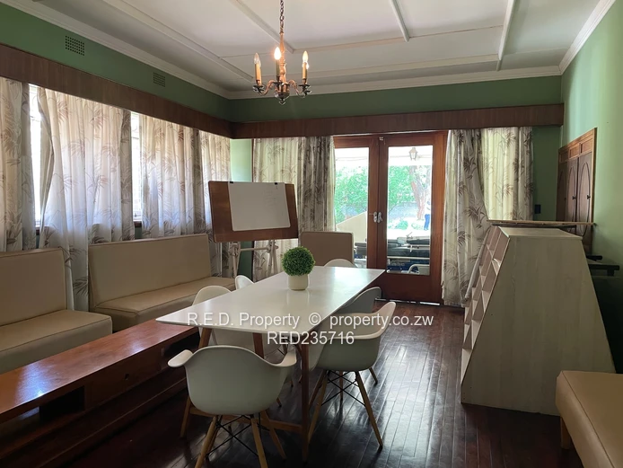 Spacious Family Living with Outdoor Leisure in the Suburbs