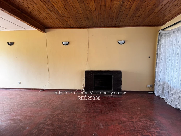 3 Bedroom Home To Let In Montrose!