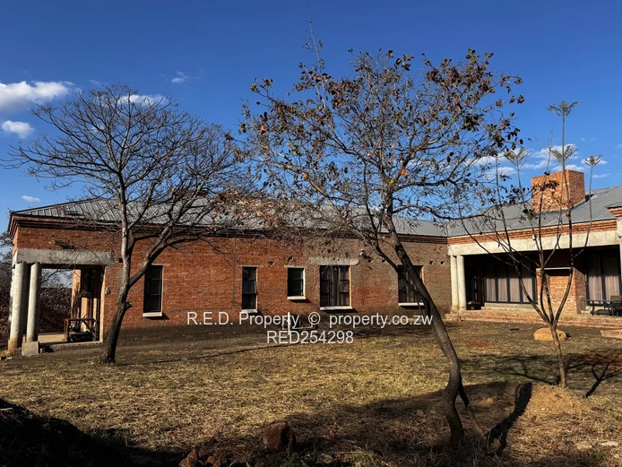 Luxury 7-Bedroom Residence with Exceptional Finishing Potential In Matsheumhlope!