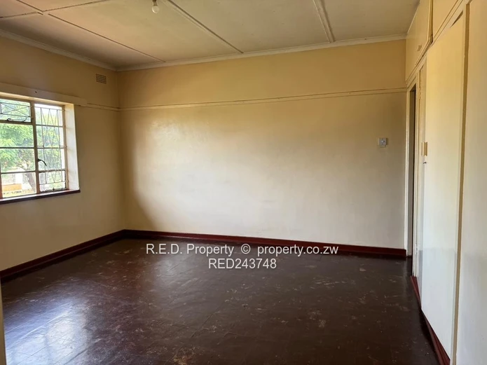 Flat to Rent In Famona!