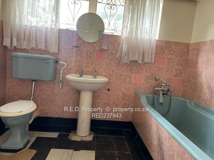 A Solid Family Home on Generous Grounds in Kumalo!