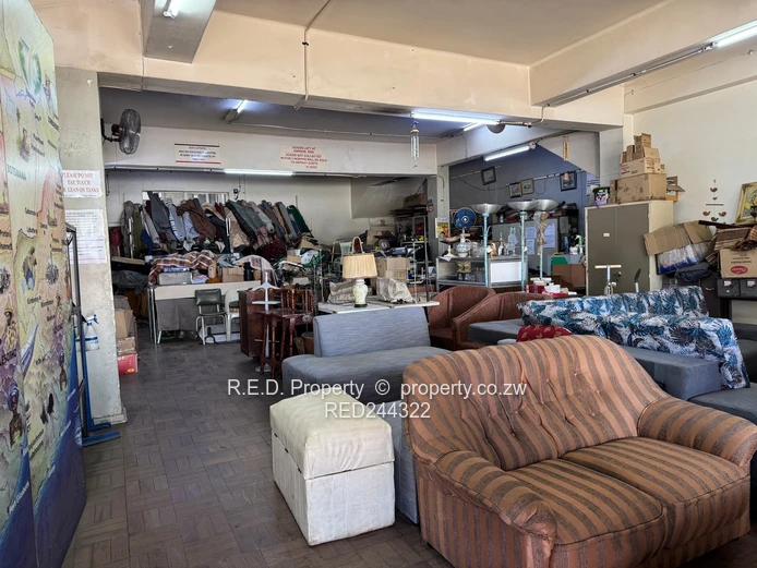 Versatile Retail, Office & Warehouse Facility