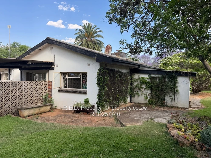A Home With Generous Grounds In Burnside