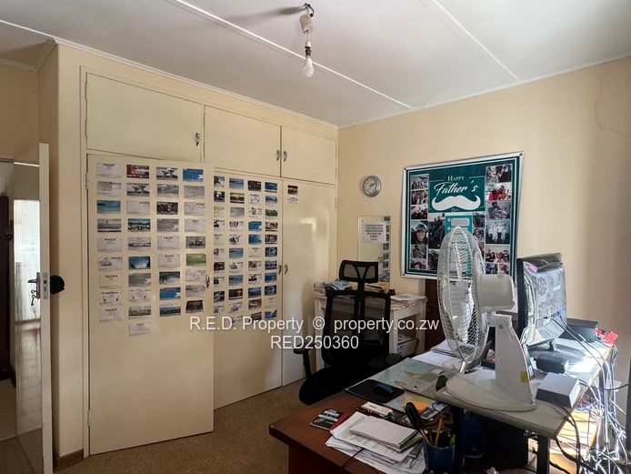 Neat Family Home In a Prime Location - Hillside!