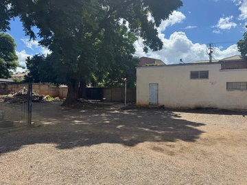 2 Bedroom Flat & Apartment